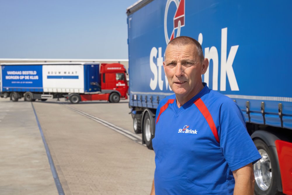 Bouw transport met meeneemheftruck door St vd Brink