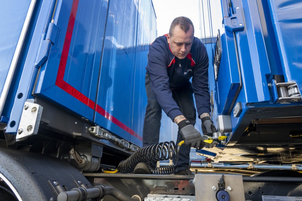 Aankoppelen trailer bij een LZV door St vd Brink